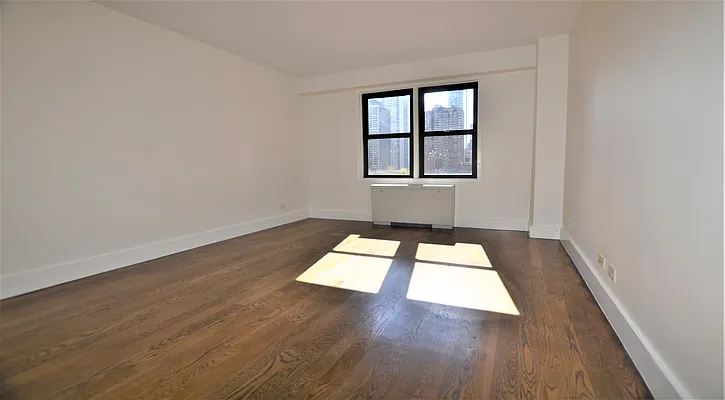 Rented by Manhattan Realty Group | media 13