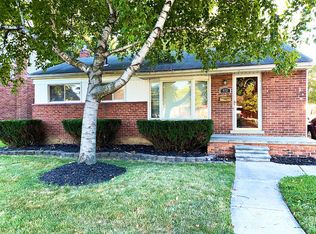 572 Deering St, Garden City, MI 48135