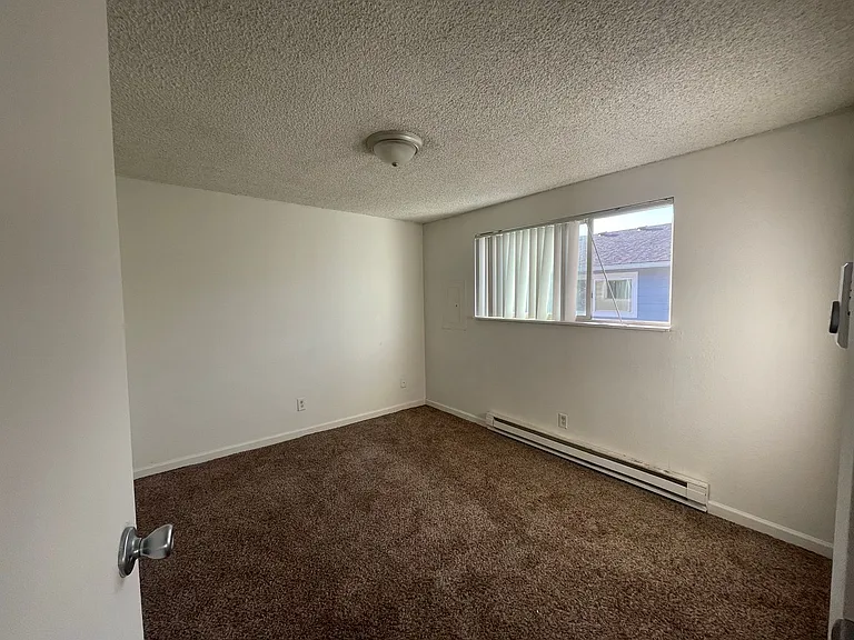Dry Creek Apartments — Photo 21