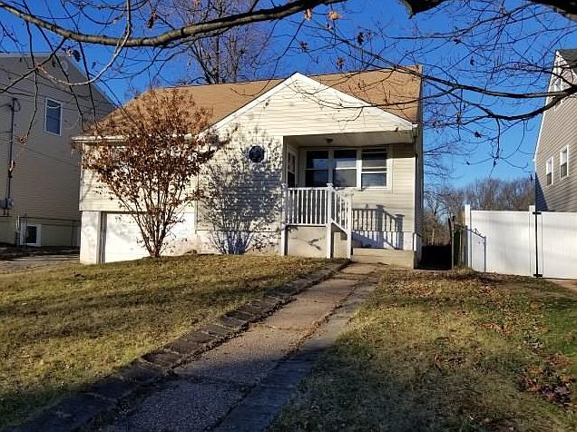 2nd image of 157 Hudson St