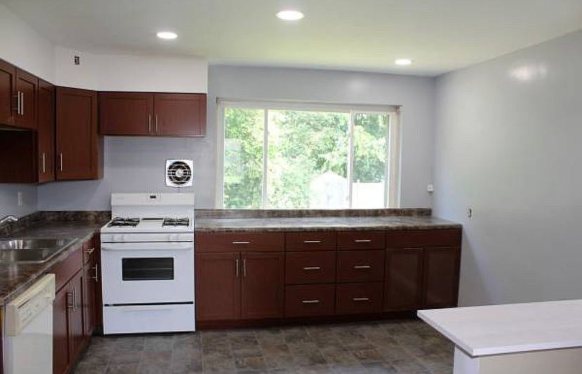 1st image of 470 Sunland Dr