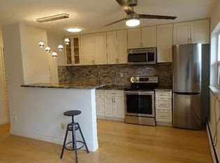50 Hilda Ave #1A, Hamilton, ON L8M 3E6