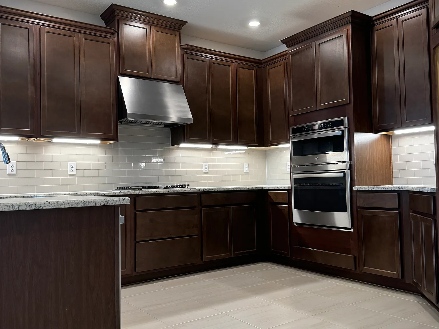 4 bed, 3.5 bath, 3020 sqft, $3,698 — Photo 2