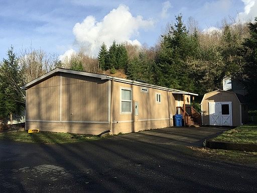 2nd image of 215 NE Sky Ln