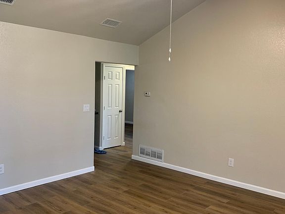 4th image of 126 E Blancas Dr
