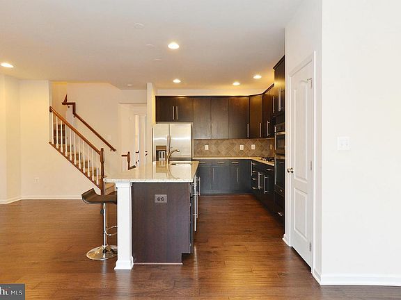 5th image of 43239 Mitcham Sq