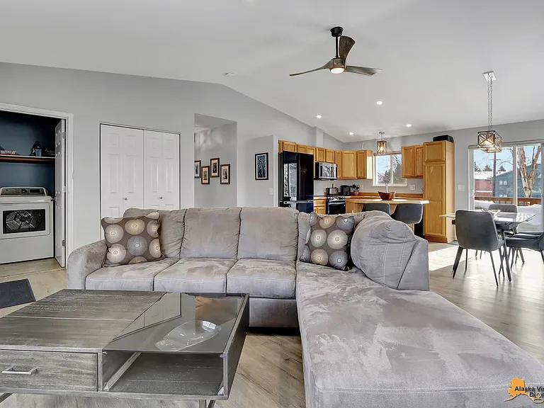 2310 Leopard Cir — Photo 5