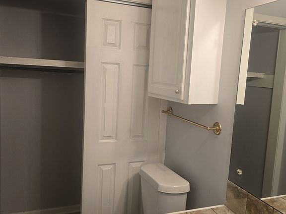 3rd image of 614 W Hill Dr