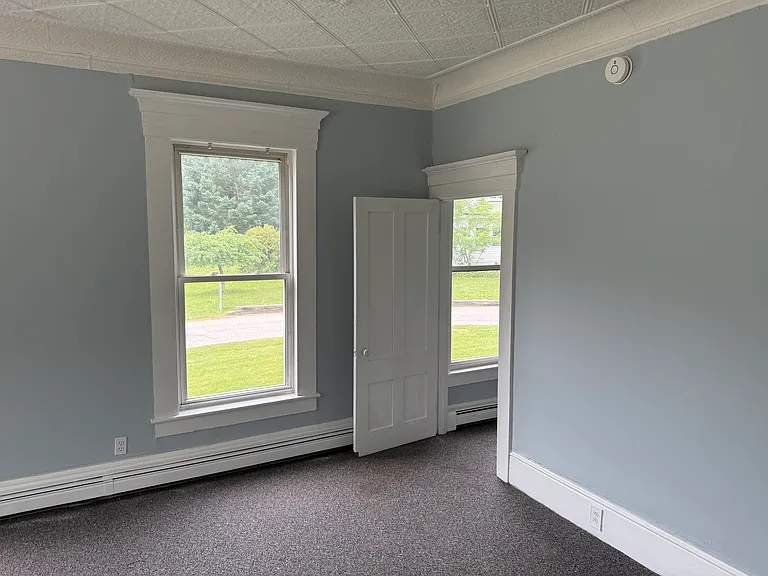 Livingroom - door to bedroom
