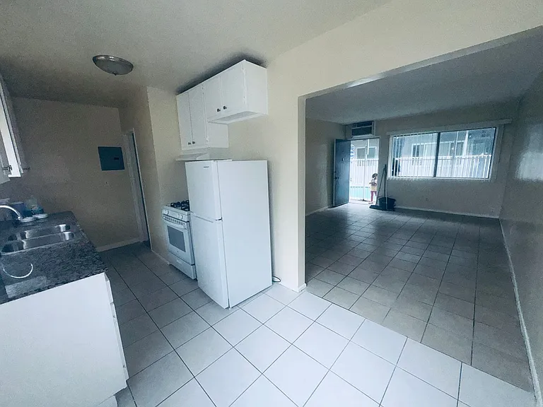 6717 Satsuma Ave — Photo 9