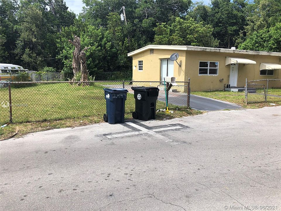 2nd image of 2499 NE 137th St