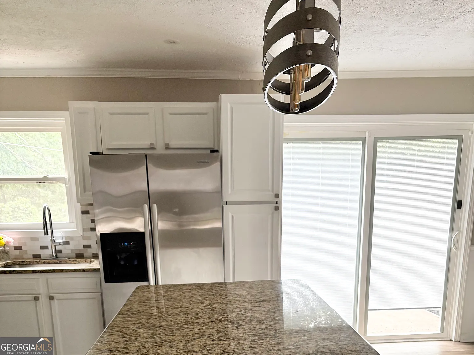 3 bed, 2.0 bath, 1389 sqft, $1,750 — Photo 3