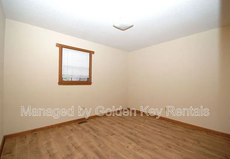 141 Gurley Ave — Photo 4