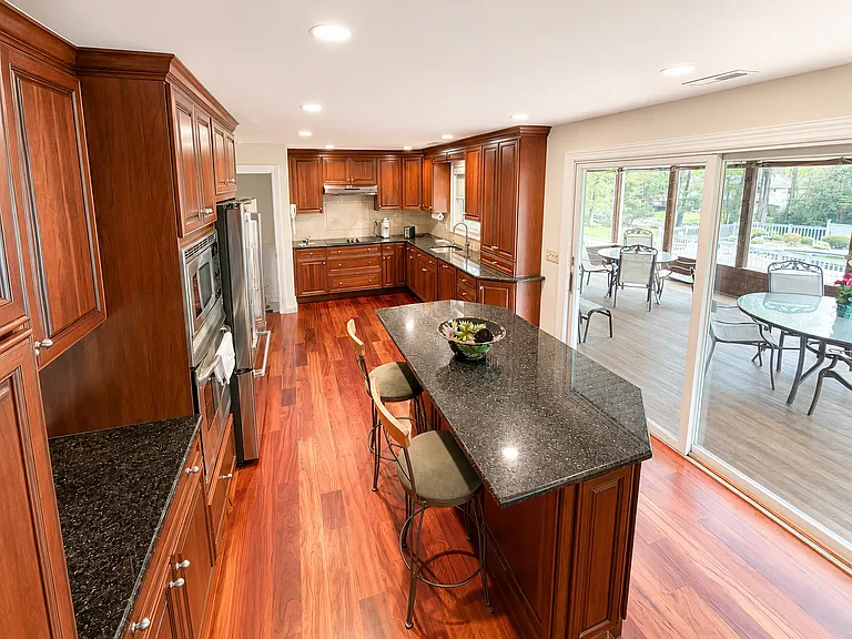 11 Twin Circle Dr — Photo 7