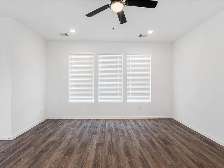 5307 Sleepy Fox Ln — Photo 10