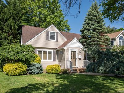 7 Briarcliff Drive, Merrick, NY, 11566