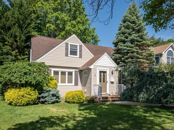 7 Briarcliff Drive, Merrick, NY 11566