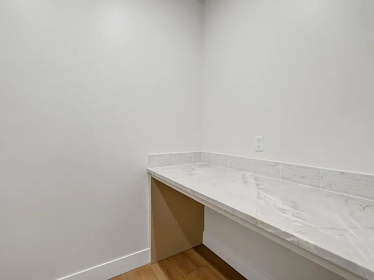 533 Irene St — Photo 14