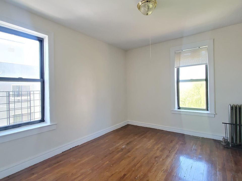 2nd image of 1722 Walton Ave #4D