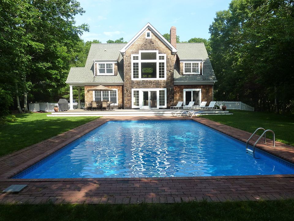 1st image of 8 Hickory Ct