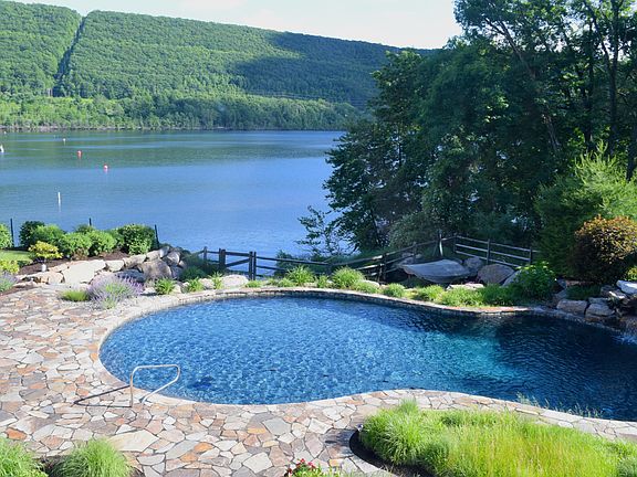 4th image of 480 Lake Dr