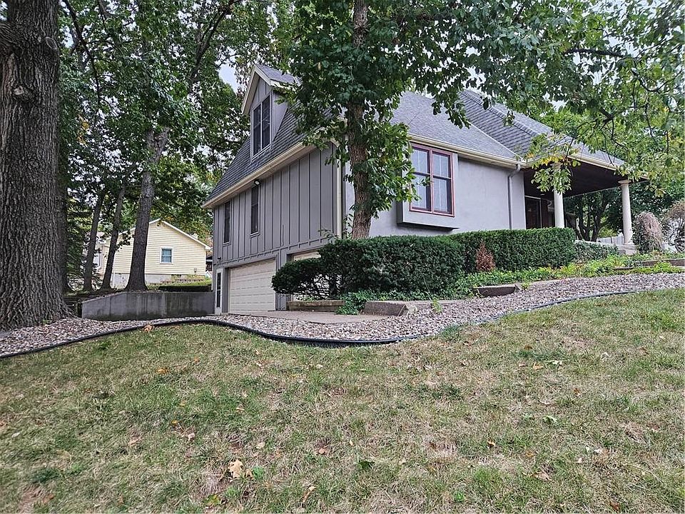 2nd image of 7925 N Michigan Ave