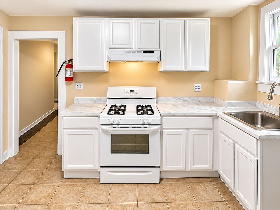 1st image of 14 Nursery St #2AA