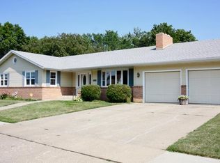 1929 Catherine Dr, Bismarck, ND 58501