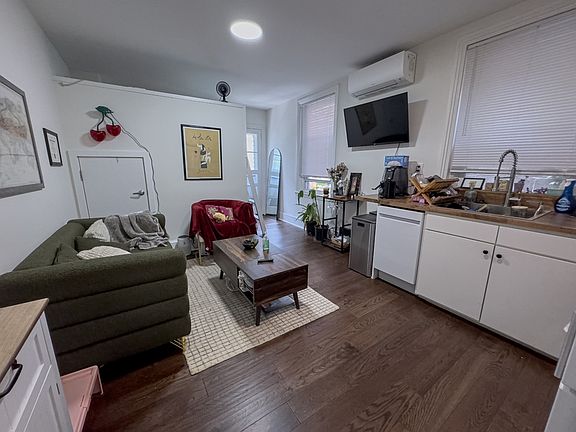 3rd image of 1832-34 Callowhill St #B