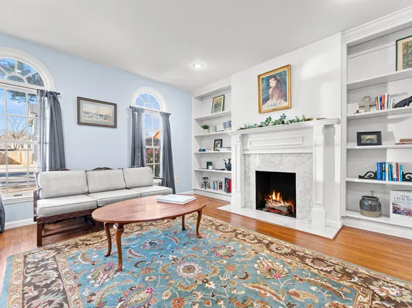 214 S Royal Ave, Front Royal, VA 22630