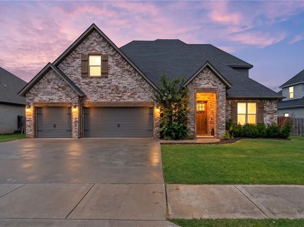 1060 Elizabeth Dr, Bentonville, AR 72713