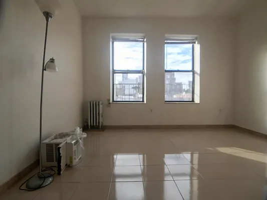 Rented by Realty 2000 Corp | media 5