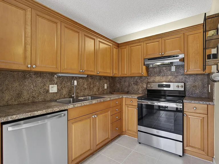 3345 Meridian Way N #C — Photo 18