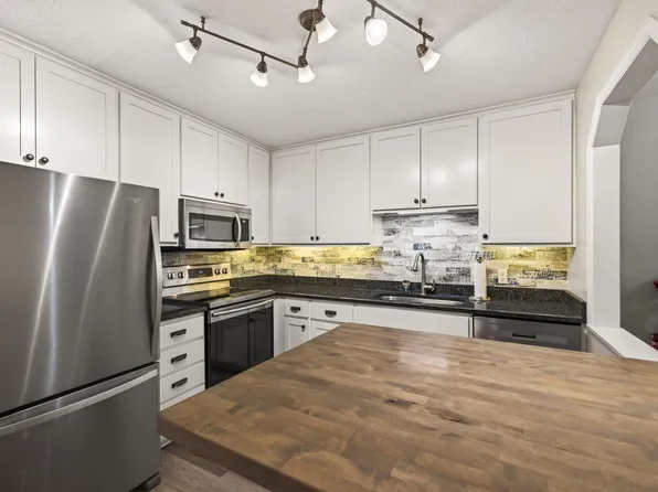 1846 Southpointe Ter, Eagan, MN 55122