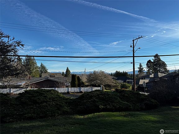 3rd image of 2105 100th Ave NE