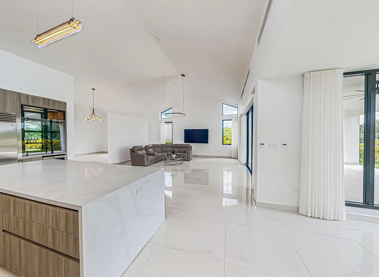 5 bed, 5.5 bath, 4300 sqft, $18,000 — Photo 4