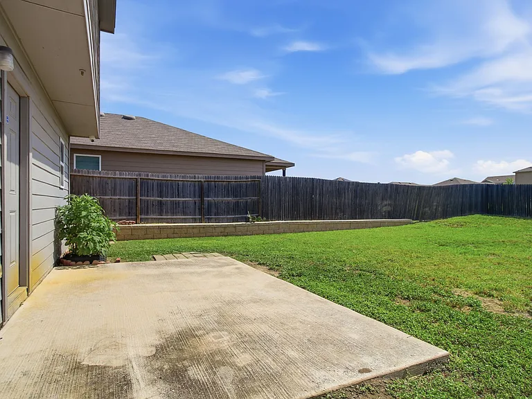 7526 Crestway Rdg — Photo 11