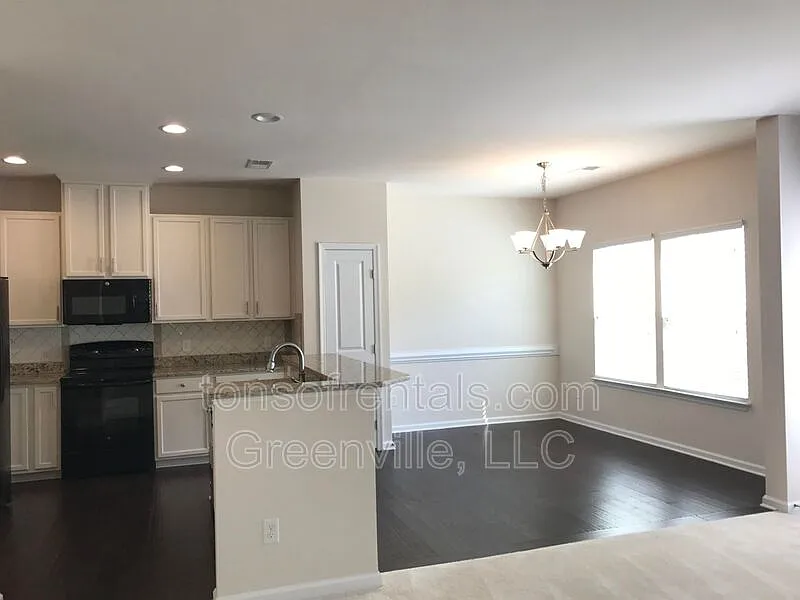 3 bed, 2.5 bath, 2100 sqft, $1,795 — Photo 4
