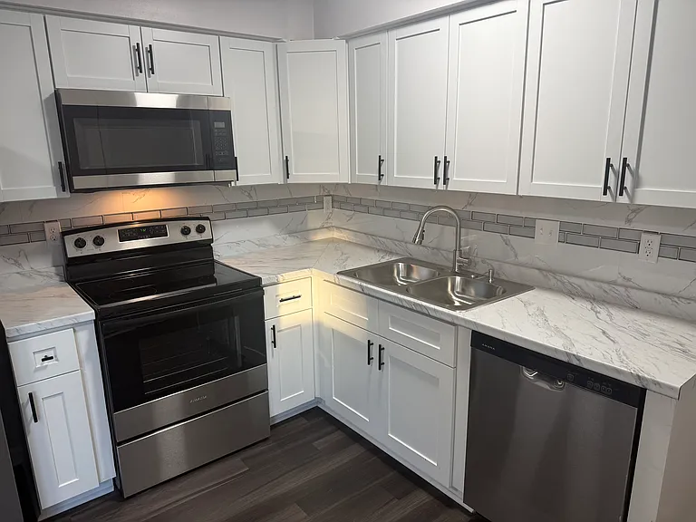 6209 Geneva Way #B — Photo 15