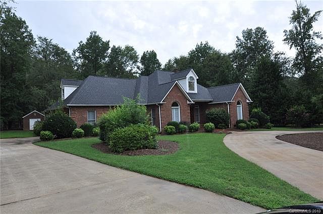 2nd image of 2925 Lakeshore Dr