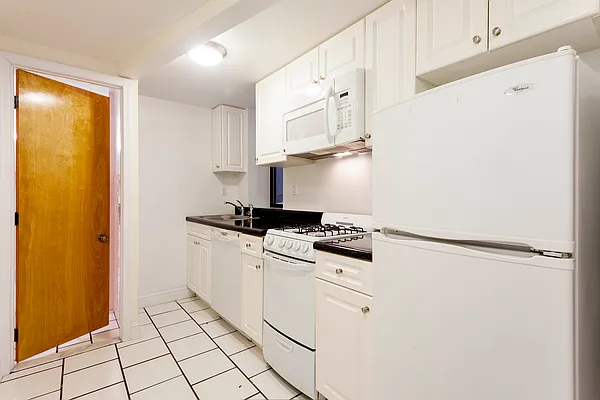 Rented by Mirador Real Estate | media 8