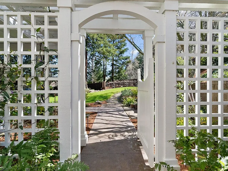 448 Silverwood Dr — Photo 14