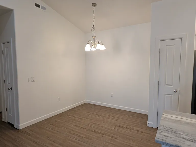 344 S 740 W #302 — Photo 4