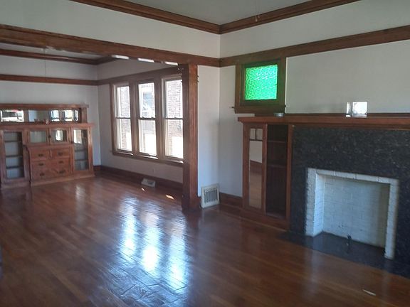 3rd image of 1827 S 60th Ct