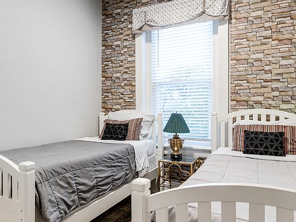 5th image of 3313 Ellwood Ave APT 2