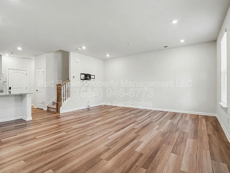 7718 Nelson Rd — Photo 8
