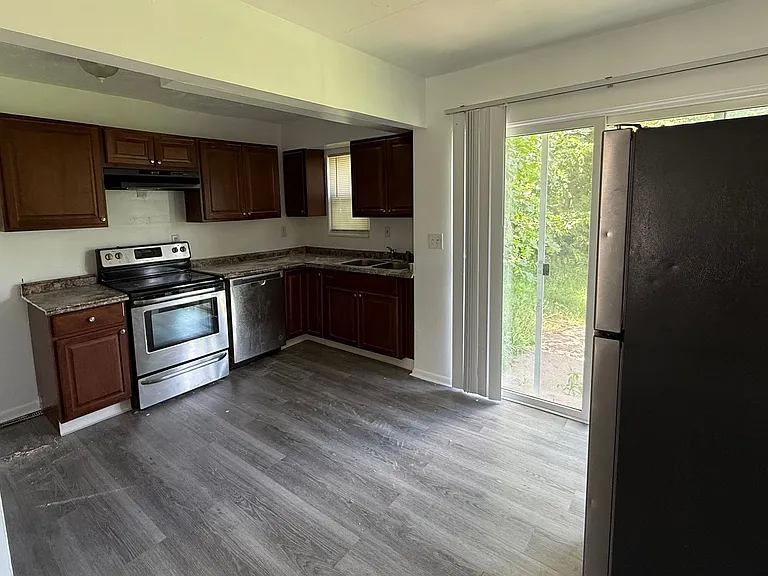 490 Melissa Ct — Photo 3