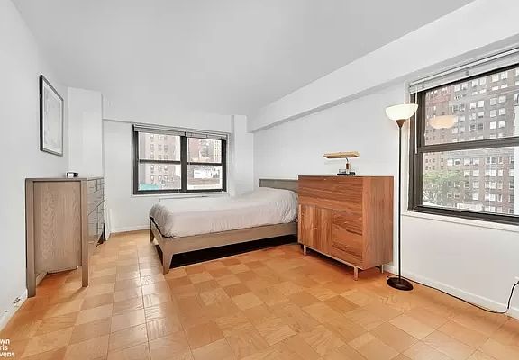 3rd image of 160 E 38th St APT 6C