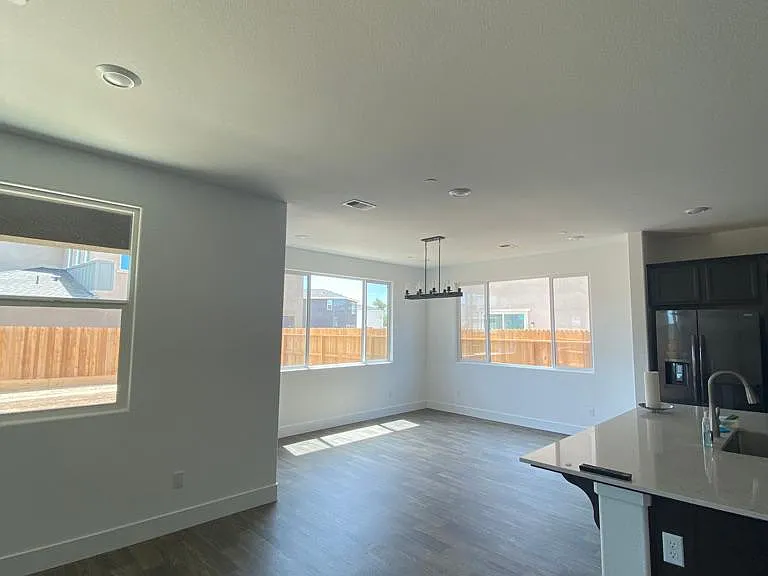 2426 Explorador Dr — Photo 5