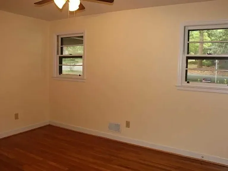 949 Howard St — Photo 17